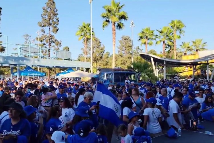 Locura total en LA por salvadoreños y fans de Los Dodgers