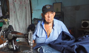Don Manuel Urías un reconocido sastre en Quezaltepeque