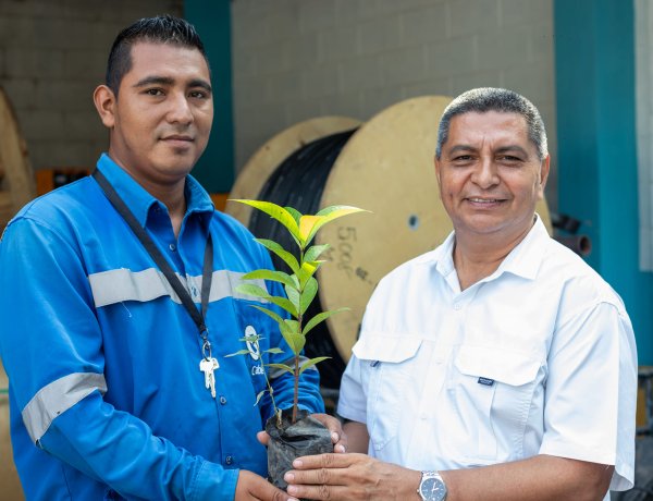 Mundo Cable se une a la celebración del Día de la Tierra con una noble causa en Apopa