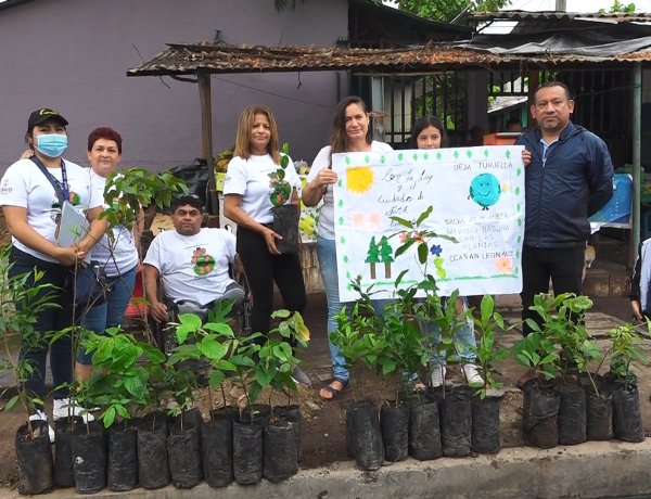 Proyecto de reforestación en Apopa