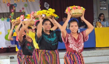 El Instituto Nacional de Apopa Celebra el Día de la Cruz