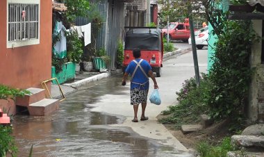 Fuga de Agua en Barrio El Tránsito de Apopa