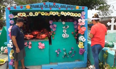 El cementerio municipal de Apopa fue un escenario para recordar a las madres