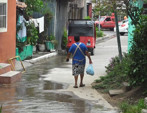 Fuga de Agua en Barrio El Tránsito de Apopa