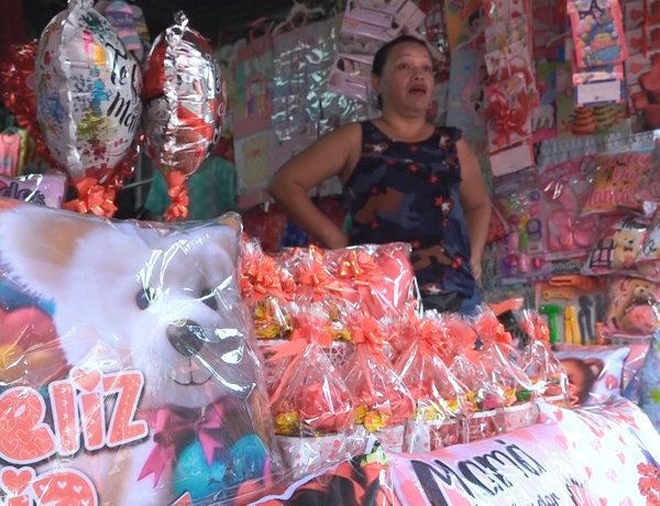En Quzaltepeque, los Comerciantes Celebran el Día de la Madre con Ofertas Especiales