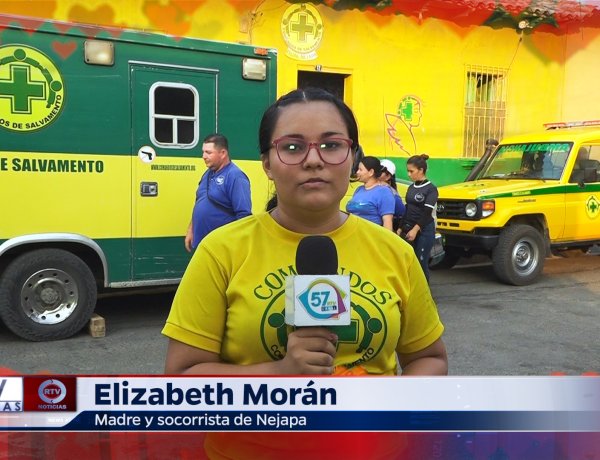 Madre y motorista de Comandos de Salvamento en Nejapa