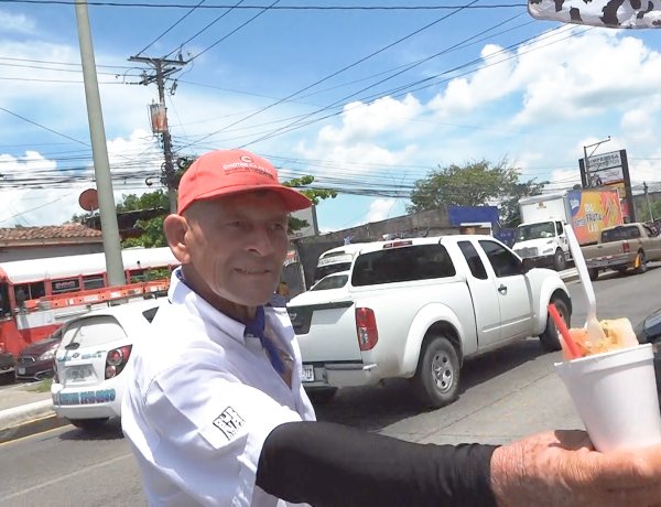 Emprendedor el Choyón en el distrito de Apopa