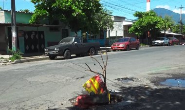 Habitantes de la colonia Popotlan 1 solicitan que tapen una Alcantarilla