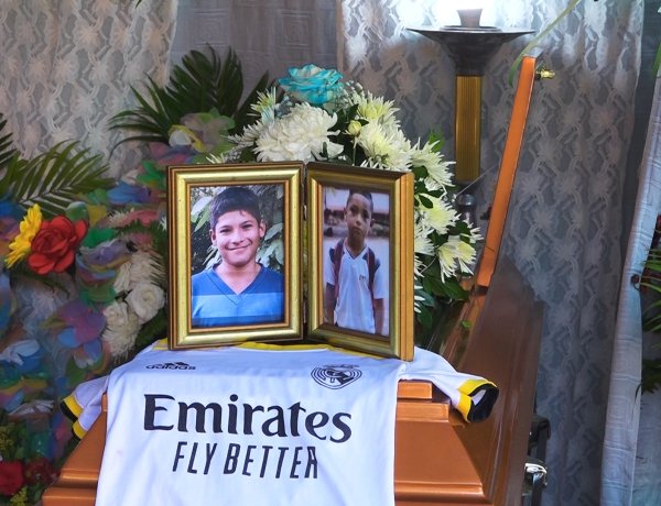 Último adiós a los hermanos Navarro en Apopa