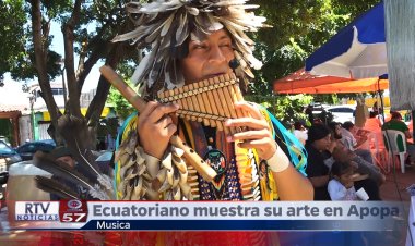 Ecuatoriano muestra su arte en Apopa