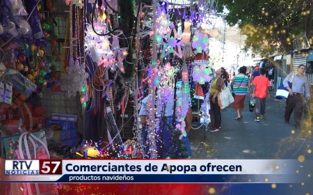 Comerciantes de Apopa ofrecen productos Navideños