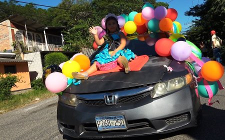 Colonia Santa Barbara en el Distrito de Apopa se realizo la presentación de las candidatas a reina de las fiestas patronales en Honor a Santa Barbara