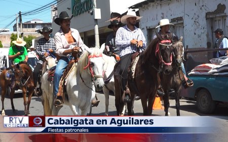 Cabalgata en el distrito de Aguilares 2025