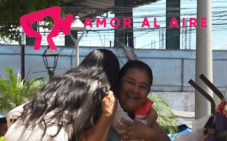 REGALANDO GOMITAS POR SONRISA EN APOPA