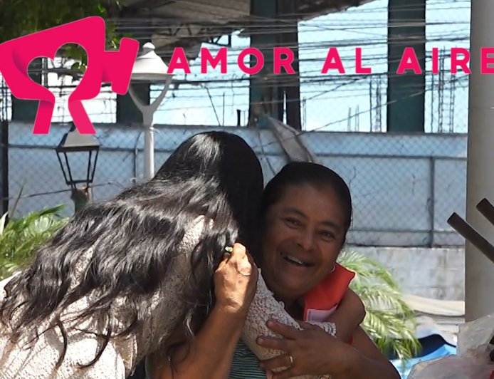 REGALANDO GOMITAS POR SONRISA EN APOPA