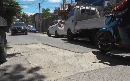 Calle en mal estado en APOPA