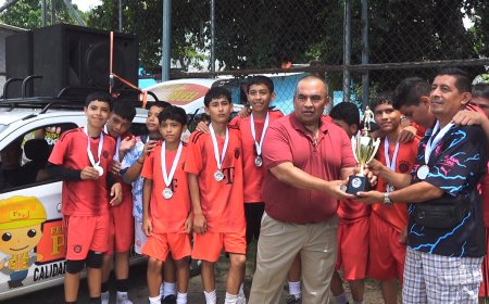 En Valle del Sol, Apopa, se vivió con entusiasmo la final del torneo juvenil de fútbol