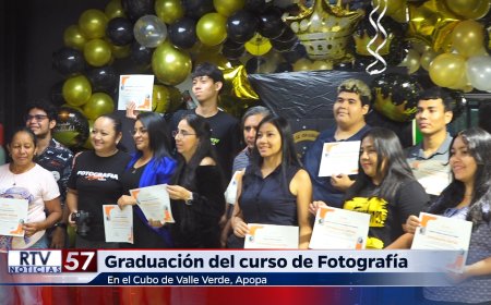 Graduación del curso de Fotografía Digital en Apopa
