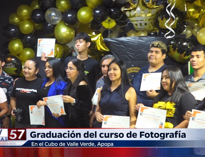 Graduación del curso de Fotografía Digital en Apopa